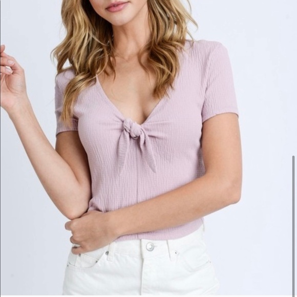 🦋 3/$20 (2 Available Colors) Front Tie Crop Top - Picture 3 of 6